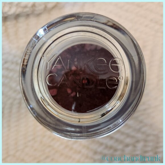 YANKEE CANDLE Chocolate Layer Cake 22 oz Large Jar Candle With Lid - Picture 5 of 6